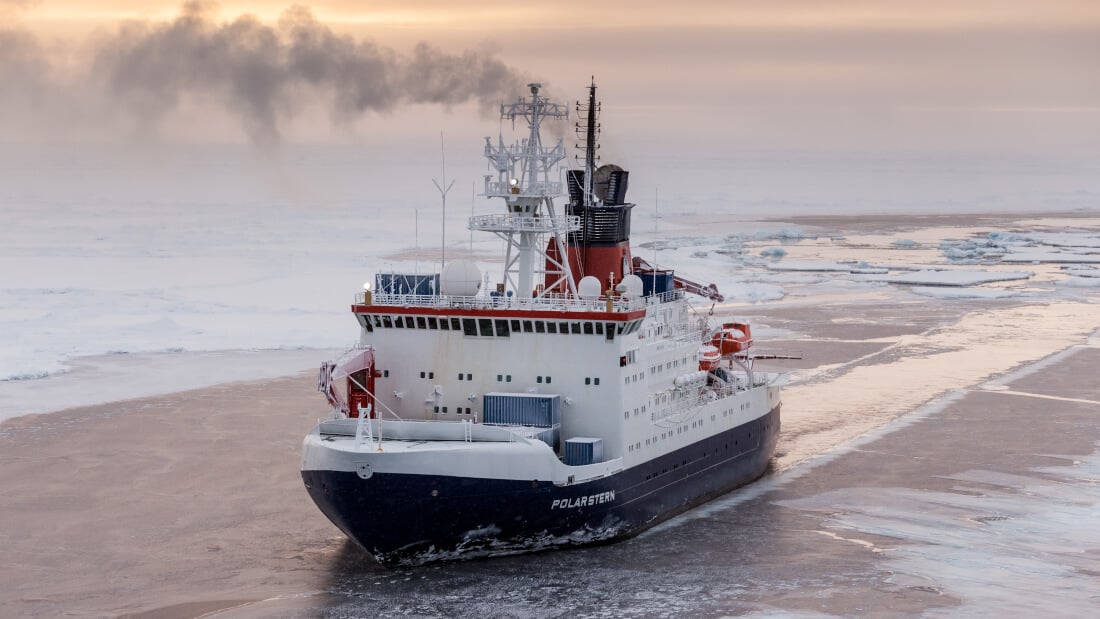 das-deutsche-forschungsschiff-polarstern-in-der-zentralen-arktis